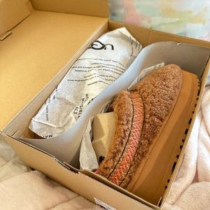 NEW IN BOX TAZZ UGG PINK BRAID
